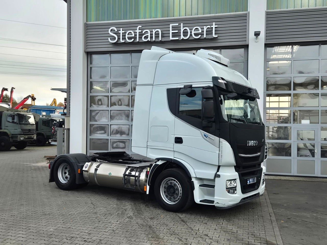 Iveco Stralis 460NP LNG Standklima Xenon 3 Stück - Sattelzugmaschine: das Bild 4 Iveco Stralis 460NP LNG Standklima Xenon 3 Stück - Sattelzugmaschine: das Bild 4