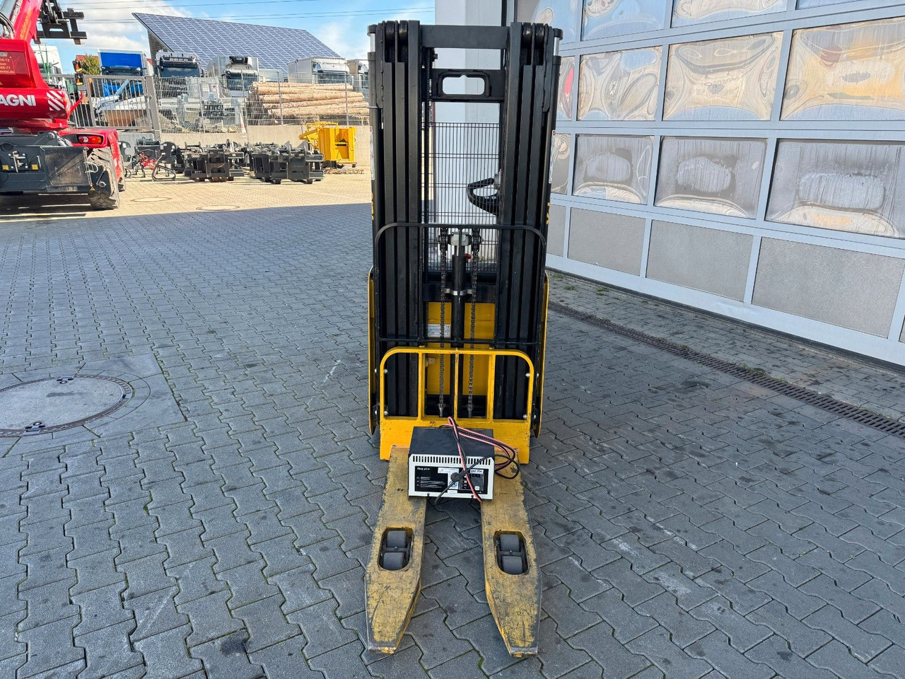 Yale MS 12 AC / Triplex: 4m! / nur 180h! / 2014 - Hochhubwagen: das Bild 4 Yale MS 12 AC / Triplex: 4m! / nur 180h! / 2014 - Hochhubwagen: das Bild 4