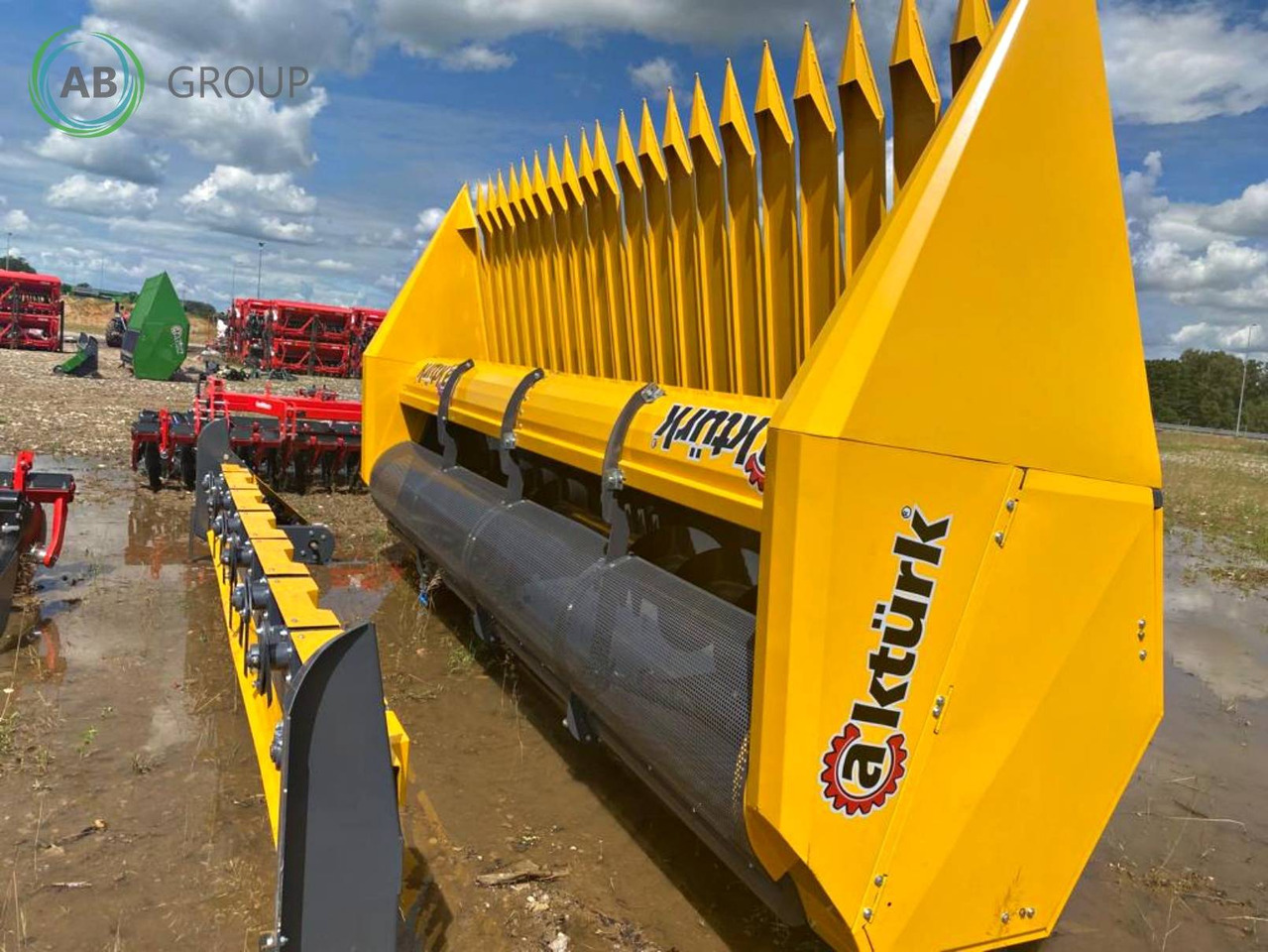 Akturk sunflower Header 731 - Maschine für Sonnenblumenernte: das Bild 3 Akturk sunflower Header 731 - Maschine für Sonnenblumenernte: das Bild 3