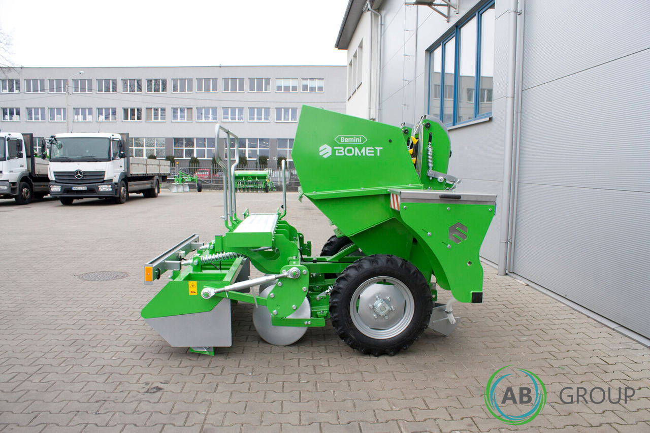 Bomet Gemini S339/1 two-row potato planter (inter-row width: 75 - 90 cm) - Kartoffellegemaschine: das Bild 2 Bomet Gemini S339/1 two-row potato planter (inter-row width: 75 - 90 cm) - Kartoffellegemaschine: das Bild 2