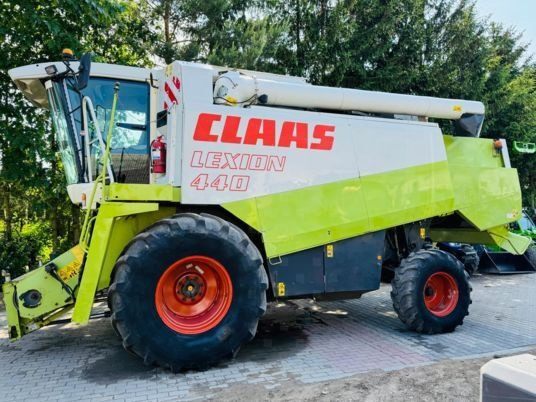 Claas LEXION 440 - Mähdrescher: das Bild 2 Claas LEXION 440 - Mähdrescher: das Bild 2