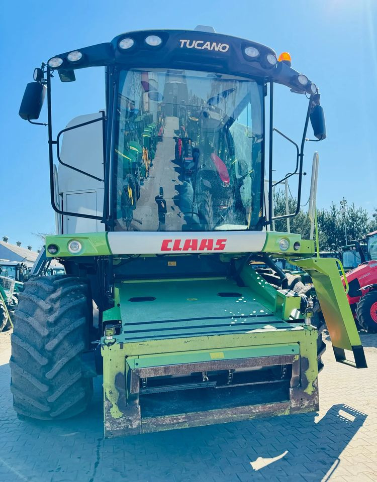 Claas Tucano 450 - Mähdrescher: das Bild 4 Claas Tucano 450 - Mähdrescher: das Bild 4