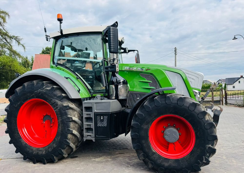 Fendt 828 Vario Profi Plus - Traktor: das Bild 2 Fendt 828 Vario Profi Plus - Traktor: das Bild 2
