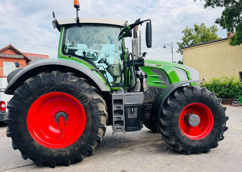 Fendt 828 Vario Profi Plus - Traktor: das Bild 4 Fendt 828 Vario Profi Plus - Traktor: das Bild 4