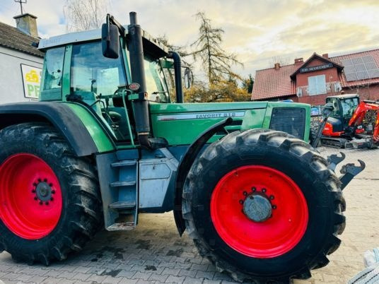 Fendt FAVORIT 818 - Traktor: das Bild 1 Fendt FAVORIT 818 - Traktor: das Bild 1