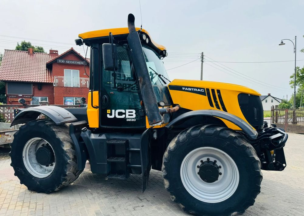 JCB FASTRAC 3230 - Traktor: das Bild 2 JCB FASTRAC 3230 - Traktor: das Bild 2
