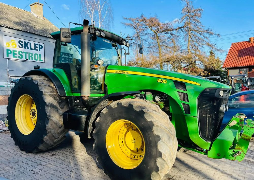 John Deere 8130 - Traktor: das Bild 1 John Deere 8130 - Traktor: das Bild 1