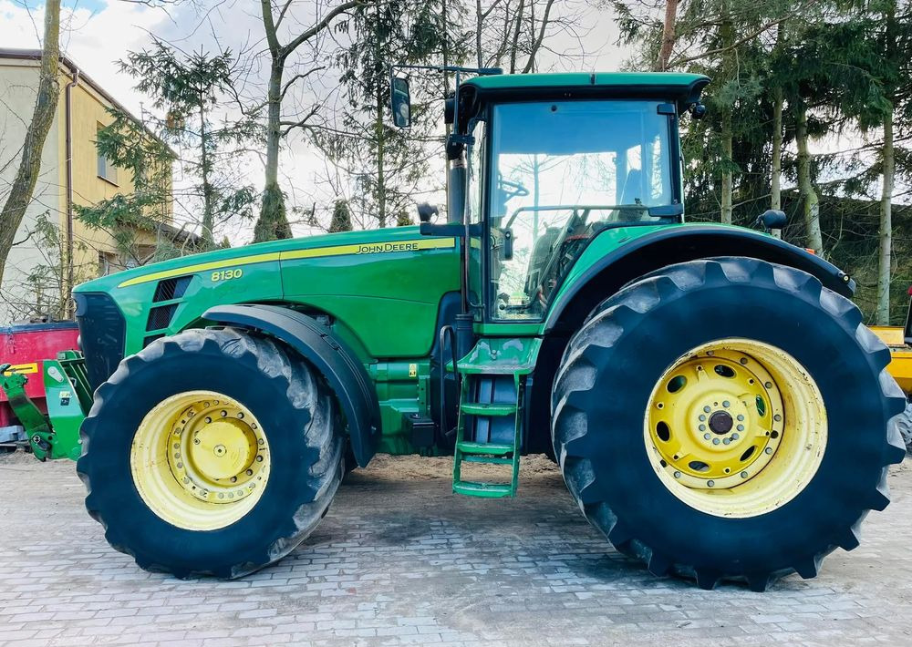 John Deere 8130 - Traktor: das Bild 1 John Deere 8130 - Traktor: das Bild 1