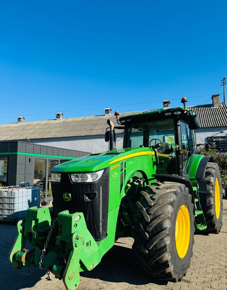 John Deere 8260R - Traktor: das Bild 4 John Deere 8260R - Traktor: das Bild 4