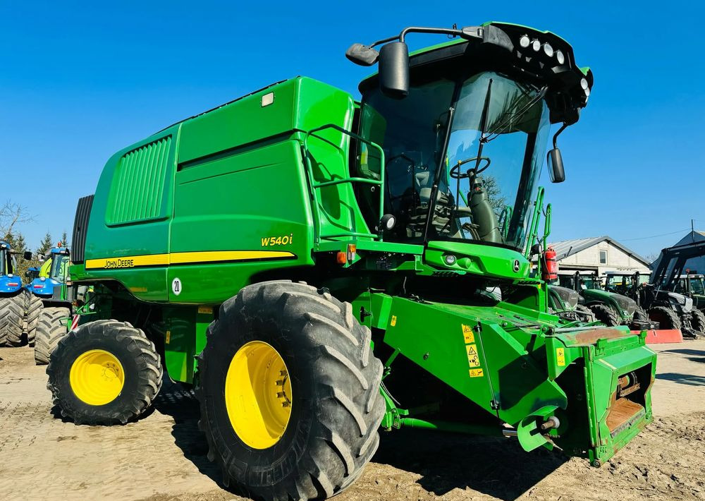 John Deere W540i - Mähdrescher: das Bild 1 John Deere W540i - Mähdrescher: das Bild 1
