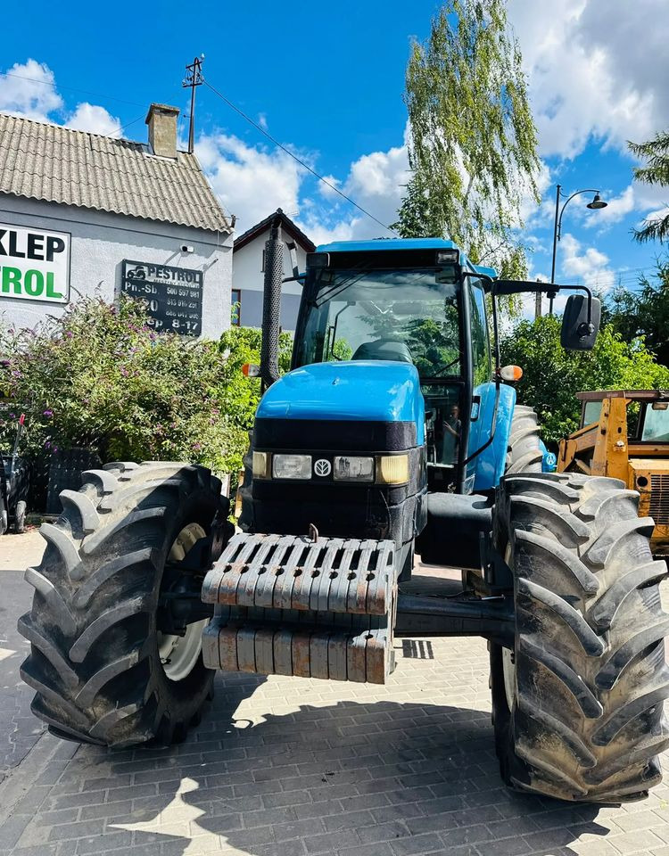 New Holland 8360 - Traktor: das Bild 2 New Holland 8360 - Traktor: das Bild 2