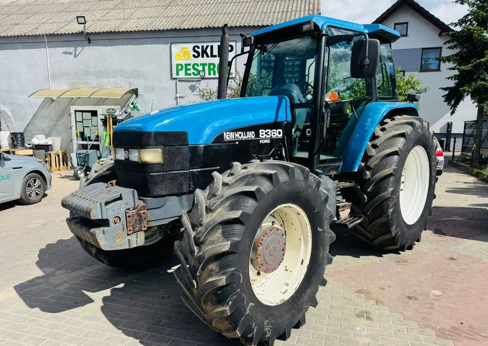 Traktor New Holland 8360: das Bild 1