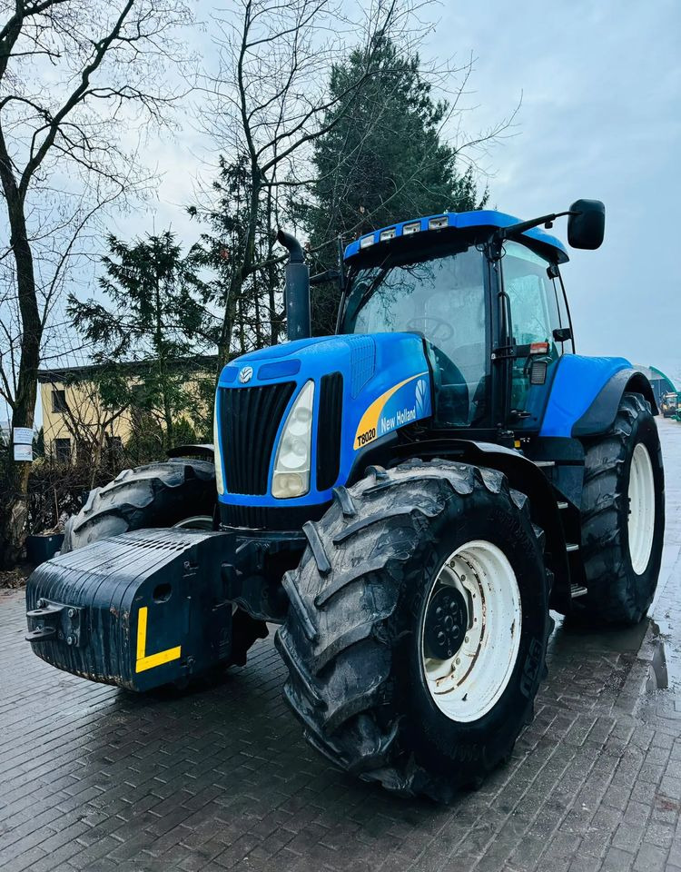 New Holland T8020 - Traktor: das Bild 2 New Holland T8020 - Traktor: das Bild 2