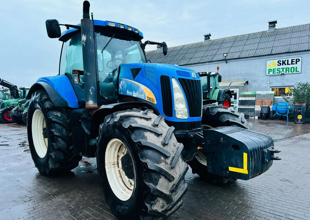 New Holland T8020 - Traktor: das Bild 1 New Holland T8020 - Traktor: das Bild 1