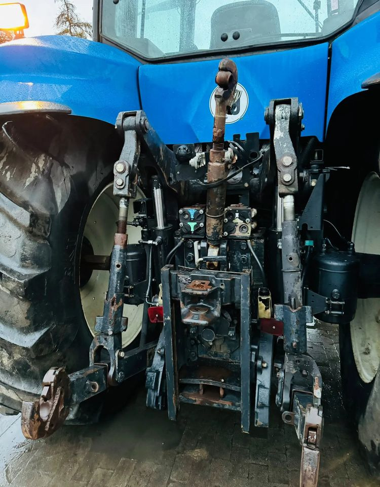 New Holland T8020 - Traktor: das Bild 4 New Holland T8020 - Traktor: das Bild 4