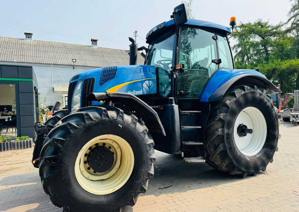 New Holland T8040 - Traktor: das Bild 1 New Holland T8040 - Traktor: das Bild 1