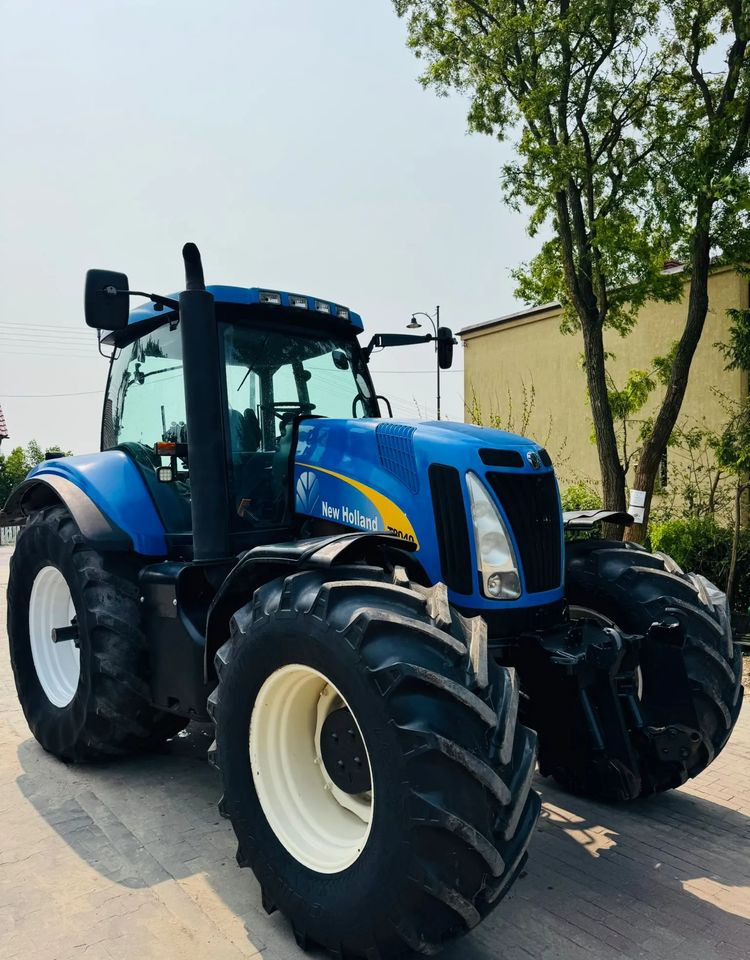 New Holland T8040 - Traktor: das Bild 3 New Holland T8040 - Traktor: das Bild 3
