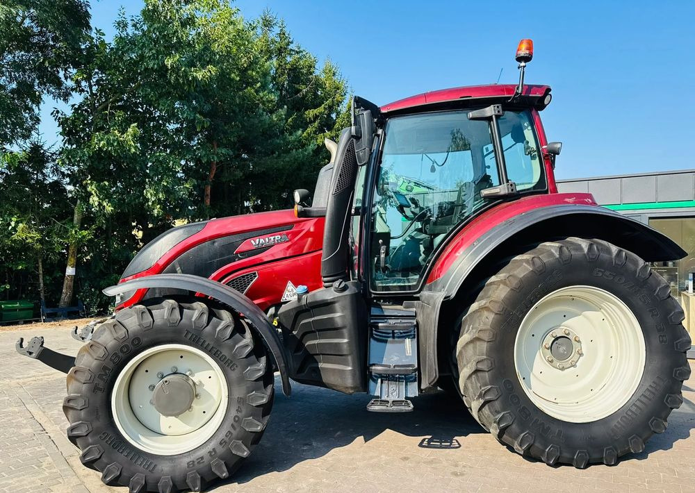 Valtra T174 Versu - Traktor: das Bild 2 Valtra T174 Versu - Traktor: das Bild 2