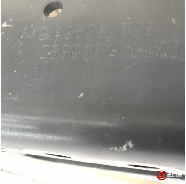 Mercedes-Benz Occ montagebeugels rechts Mercedes - Rahmen/ Chassis für LKW: das Bild 3 Mercedes-Benz Occ montagebeugels rechts Mercedes - Rahmen/ Chassis für LKW: das Bild 3