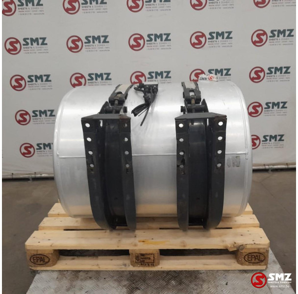 Renault Occ brandstoftank 360L + brandstofniveausensor Ren - Kraftstofftank für LKW: das Bild 2 Renault Occ brandstoftank 360L + brandstofniveausensor Ren - Kraftstofftank für LKW: das Bild 2