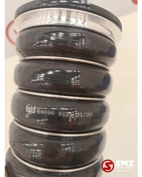 Volvo Slang intercooler (81mm/105mmx150mm) Volvo - Luftansaugsystem für LKW: das Bild 2 Volvo Slang intercooler (81mm/105mmx150mm) Volvo - Luftansaugsystem für LKW: das Bild 2