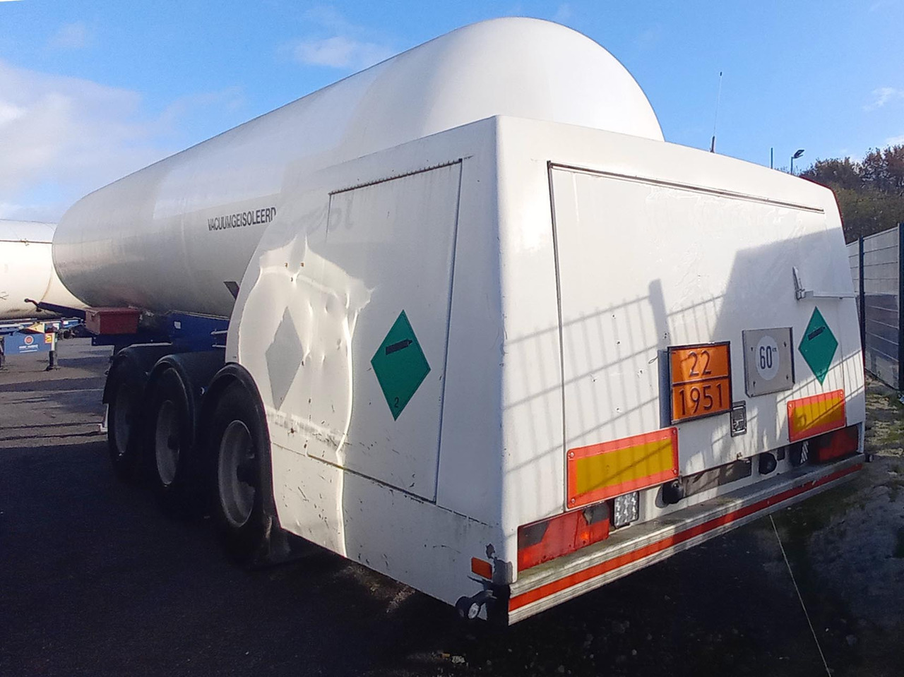 AGA Cryo Gas tank semi-trailer cryogenic used for nitrogen, argon, oxygen, LIN, LOX, LAR. - Tankauflieger: das Bild 3 AGA Cryo Gas tank semi-trailer cryogenic used for nitrogen, argon, oxygen, LIN, LOX, LAR. - Tankauflieger: das Bild 3