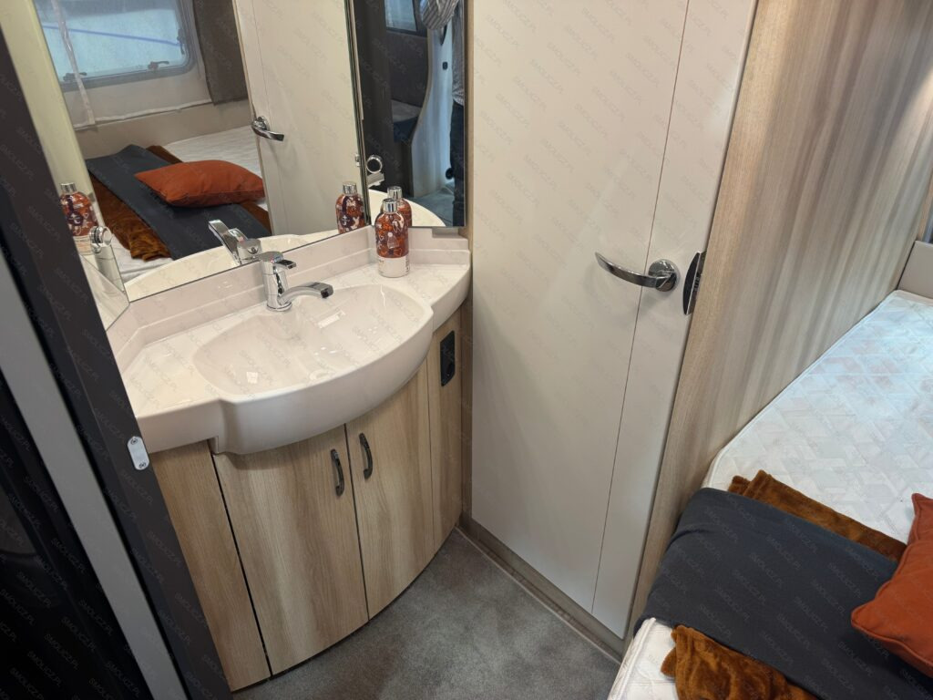 DE LUXE 460 UFe - Wohnwagen: das Bild 5 DE LUXE 460 UFe - Wohnwagen: das Bild 5