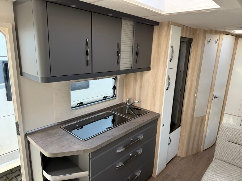 Wohnwagen Hobby DE LUXE 545 KMF 2025: das Bild 7
