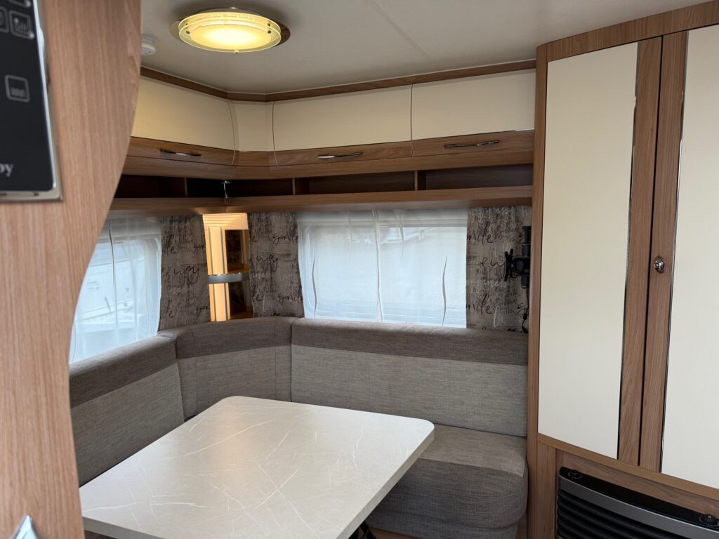 Hobby De Luxe 455 UF 2020 - Wohnwagen: das Bild 5 Hobby De Luxe 455 UF 2020 - Wohnwagen: das Bild 5