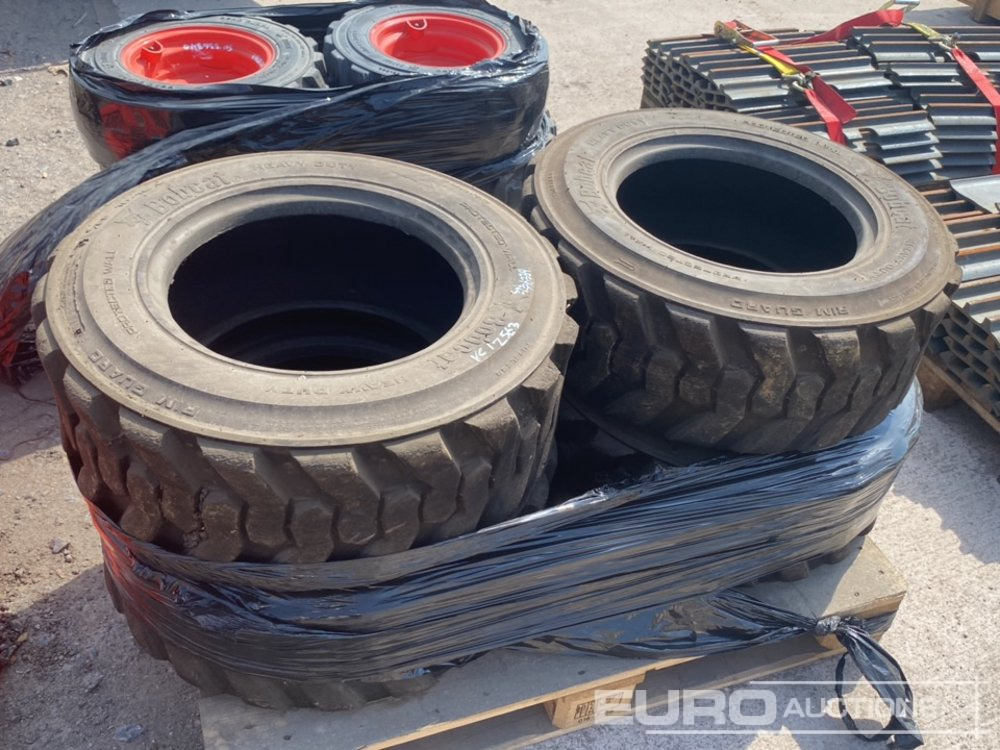 10-16.5 Bobcat Tyres (4 of) - Reifen: das Bild 1 10-16.5 Bobcat Tyres (4 of) - Reifen: das Bild 1
