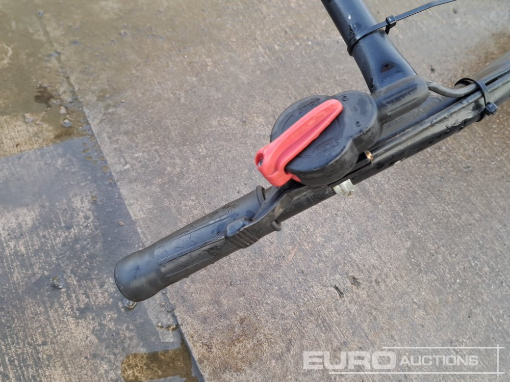 Baugeräte 2001 Tracmaster C2000 Petrol Rotovator, Honda Engine, (Spares): das Bild 26