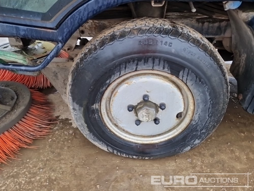 Kehrmaschine 2005 Mathieu Yno Azura2: das Bild 9 Kehrmaschine 2005 Mathieu Yno Azura2: das Bild 9