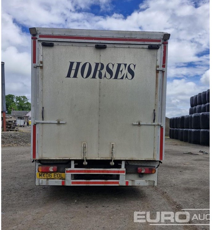 2006 DAF 45.150 - Tiertransporter LKW: das Bild 2 2006 DAF 45.150 - Tiertransporter LKW: das Bild 2