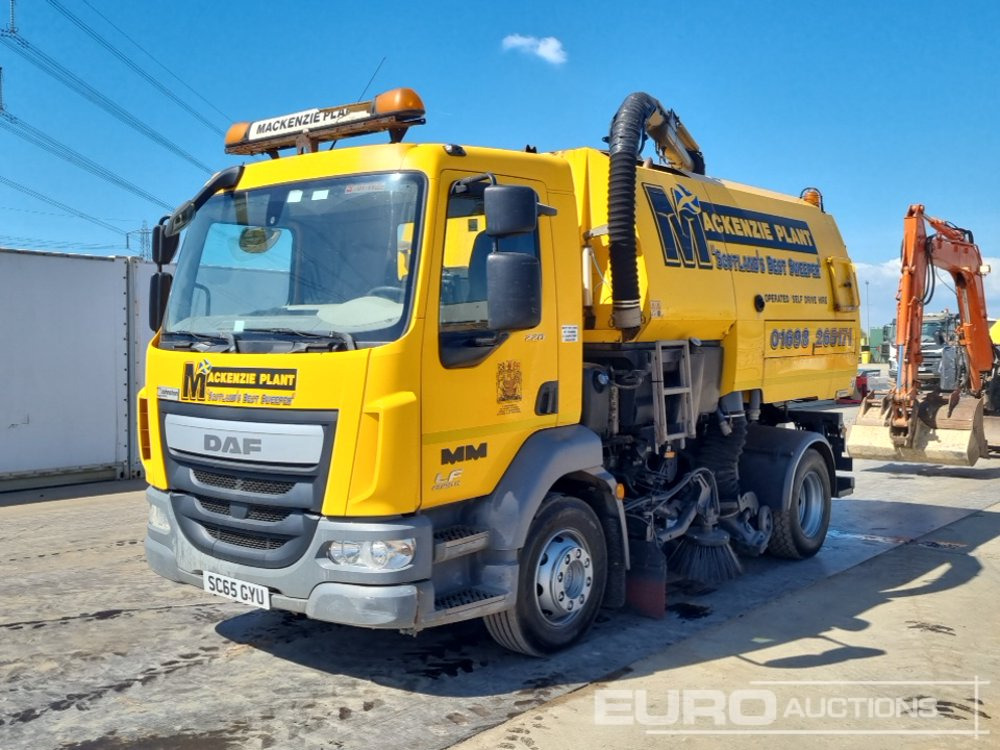 2015 DAF LF220 - Kehrmaschine: das Bild 1 2015 DAF LF220 - Kehrmaschine: das Bild 1
