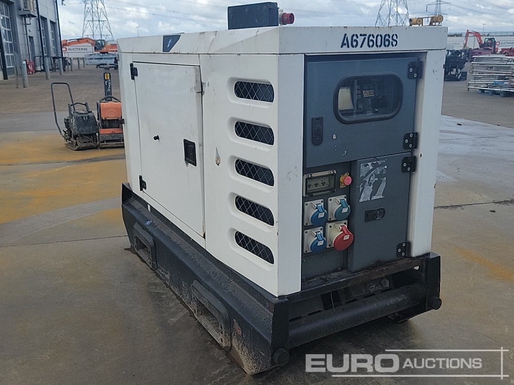 2015 SDMO R33C3 - Stromgenerator: das Bild 3 2015 SDMO R33C3 - Stromgenerator: das Bild 3