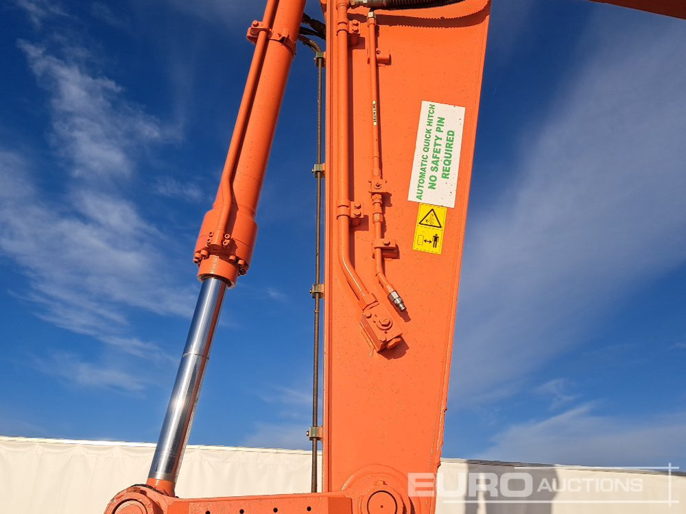 Kettenbagger 2022 Hitachi ZX225USLC-7: das Bild 21