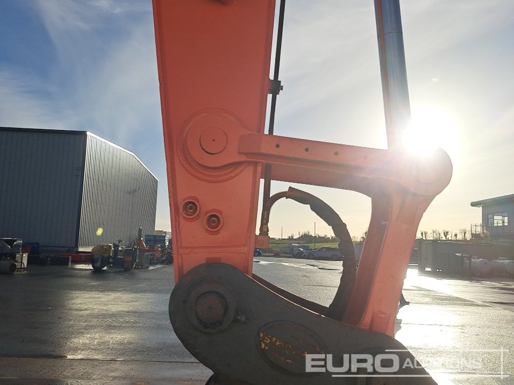 Kettenbagger 2022 Hitachi ZX225USLC-7: das Bild 25