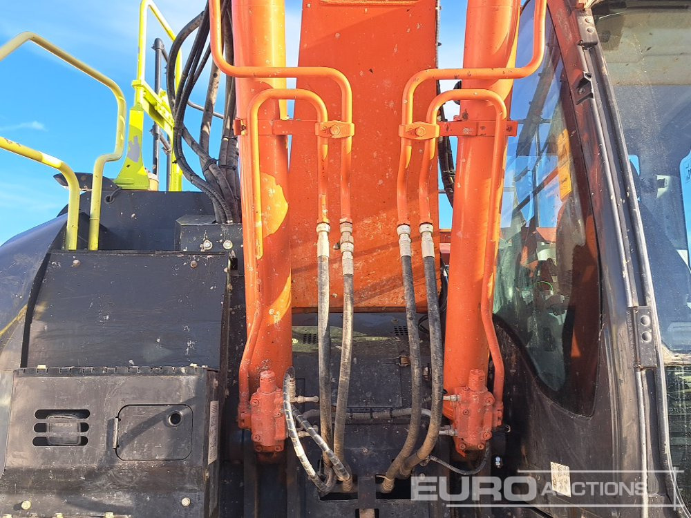 Kettenbagger 2022 Hitachi ZX225USLC-7: das Bild 29