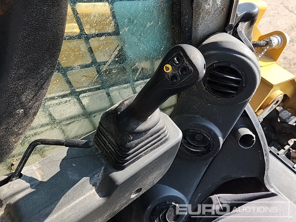 Kompaktlader 2023 CAT 246D3: das Bild 17 Kompaktlader 2023 CAT 246D3: das Bild 17