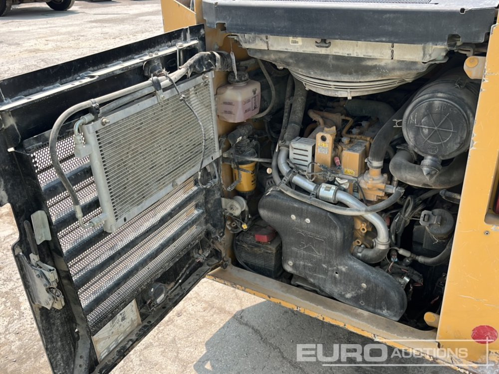 Kompaktlader 2023 CAT 246D3: das Bild 15 Kompaktlader 2023 CAT 246D3: das Bild 15