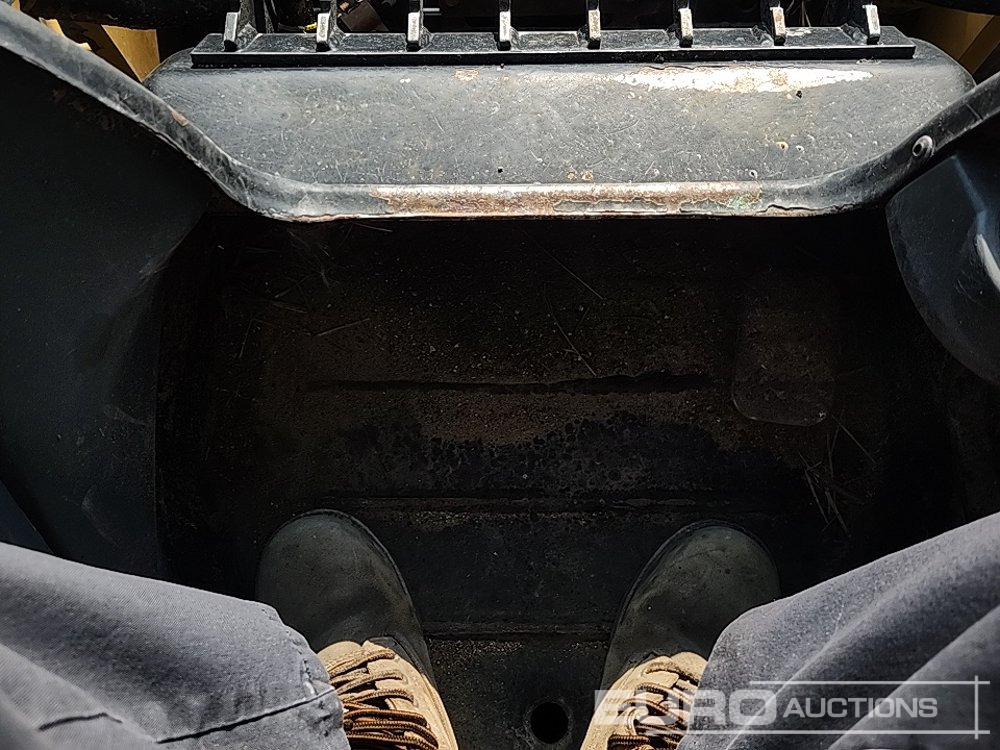 Kompaktlader 2023 CAT 246D3: das Bild 19 Kompaktlader 2023 CAT 246D3: das Bild 19