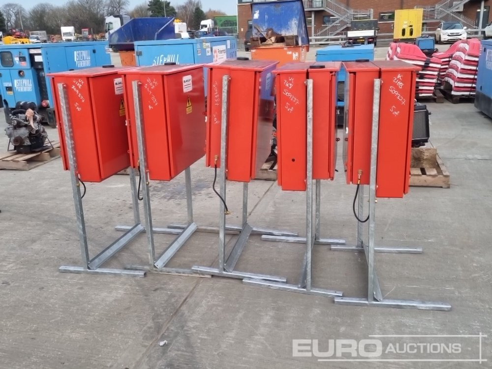 400 Volt Distributing Boxes (5 of) - Baugeräte: das Bild 2 400 Volt Distributing Boxes (5 of) - Baugeräte: das Bild 2