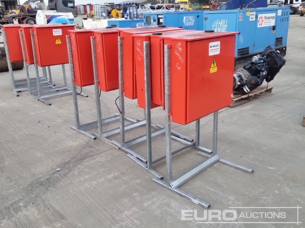 400 Volt Distributing Boxes (5 of) - Baugeräte: das Bild 3 400 Volt Distributing Boxes (5 of) - Baugeräte: das Bild 3