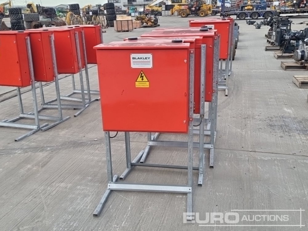 400 Volt Distributing Boxes (5 of) - Baugeräte: das Bild 4 400 Volt Distributing Boxes (5 of) - Baugeräte: das Bild 4