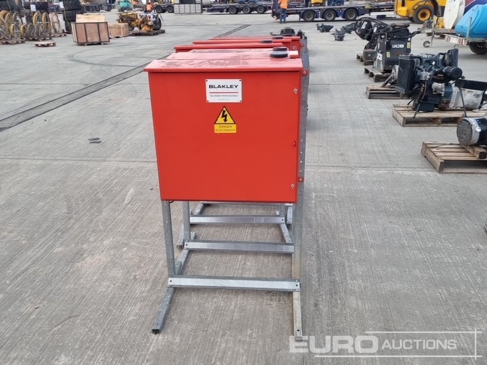 400 Volt Distributing Boxes (5 of) - Baugeräte: das Bild 4 400 Volt Distributing Boxes (5 of) - Baugeräte: das Bild 4