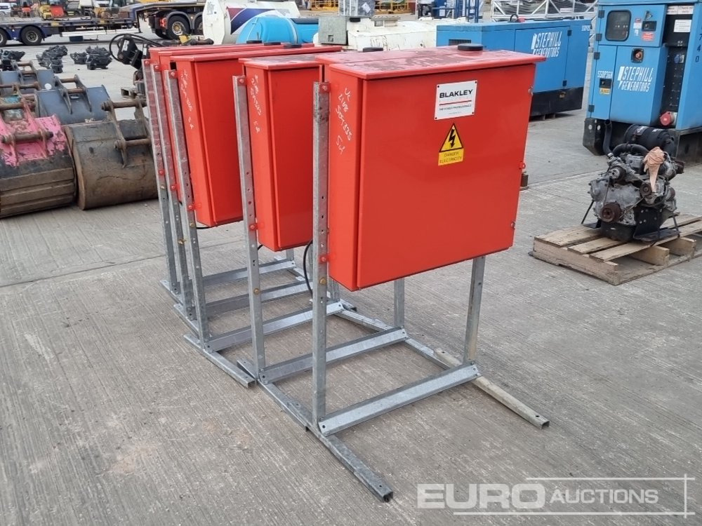 400 Volt Distributing Boxes (5 of) - Baugeräte: das Bild 3 400 Volt Distributing Boxes (5 of) - Baugeräte: das Bild 3