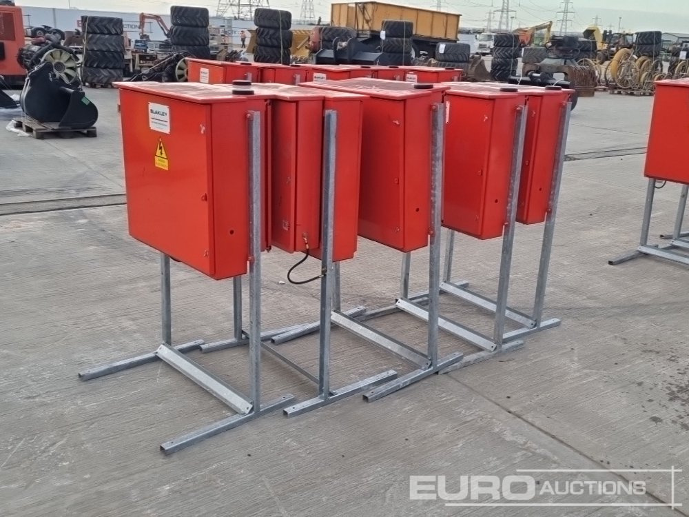 400 Volt Distributing Boxes (5 of) - Baugeräte: das Bild 5 400 Volt Distributing Boxes (5 of) - Baugeräte: das Bild 5