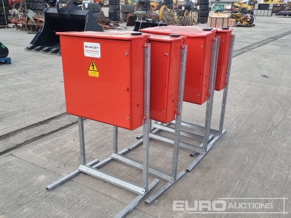 400 Volt Distributing Boxes (5 of) - Baugeräte: das Bild 5 400 Volt Distributing Boxes (5 of) - Baugeräte: das Bild 5