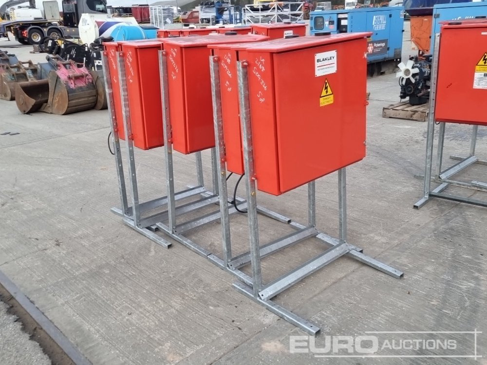 400 Volt Distributing Boxes (5 of) - Baugeräte: das Bild 3 400 Volt Distributing Boxes (5 of) - Baugeräte: das Bild 3