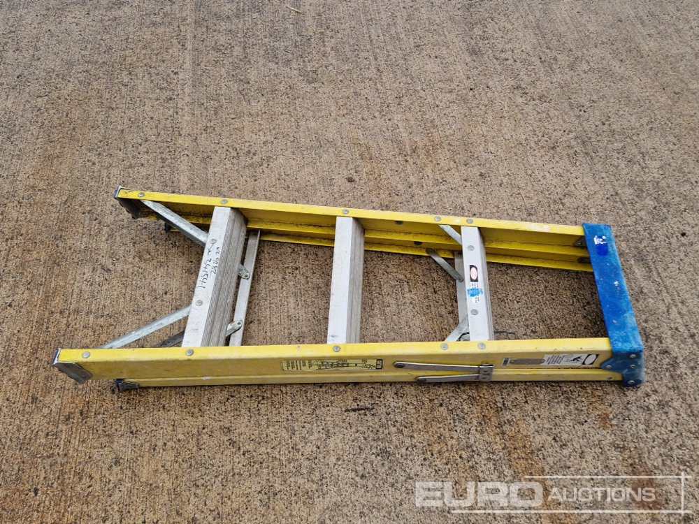 Clow 4 Tread Fibreglass Step Ladder - Baugeräte: das Bild 2 Clow 4 Tread Fibreglass Step Ladder - Baugeräte: das Bild 2